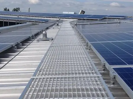 Passerelle de maintenance photovoltaïque en toiture 1