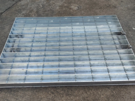 Dos typique de grille en acier composite