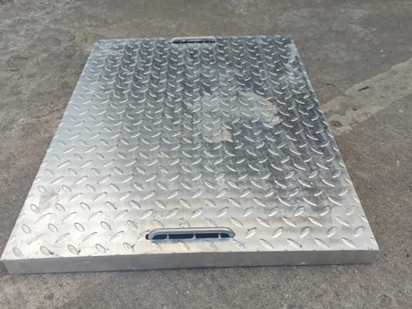Grille en acier typique pour le devant de compound