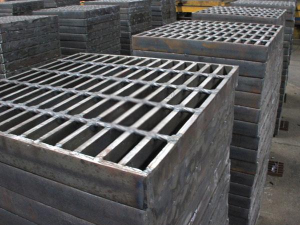 Comment les plaques de caillebotis en acier des terminaux portuaires peuvent-elles améliorer de manière globale la sécurité des plateformes ? Analyse des technologies clés