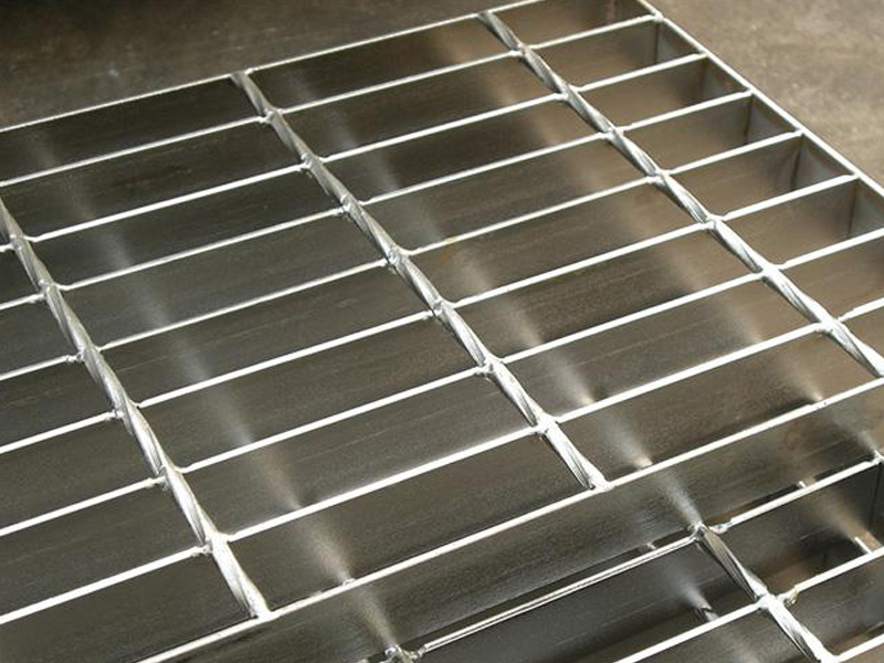 Comment choisir une grille en acier pour une plate-forme de bâtiment : les avantages et les inconvénients des différents matériaux Comment choisir une grille en acier pour une plate-forme de bâtiment : les avantages et les inconvénients des différents matériaux