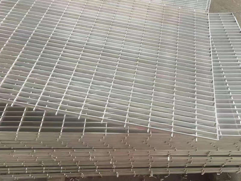 Comment choisir une grille en acier pour une plate-forme de bâtiment : les avantages et les inconvénients des différents matériaux Comment choisir une grille en acier pour une plate-forme de bâtiment : les avantages et les inconvénients des différents matériaux