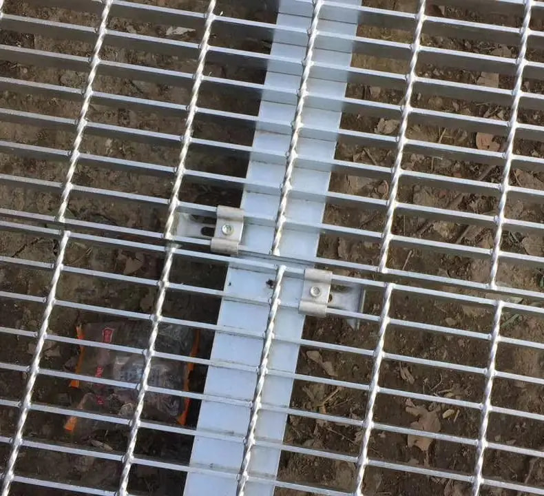 Norme d'essai de capacité portante pour caillebotis en acier dans la passerelle d'entretien des centrales photovoltaïques Norme d'essai de capacité portante pour caillebotis en acier dans la passerelle d'entretien des centrales photovoltaïques