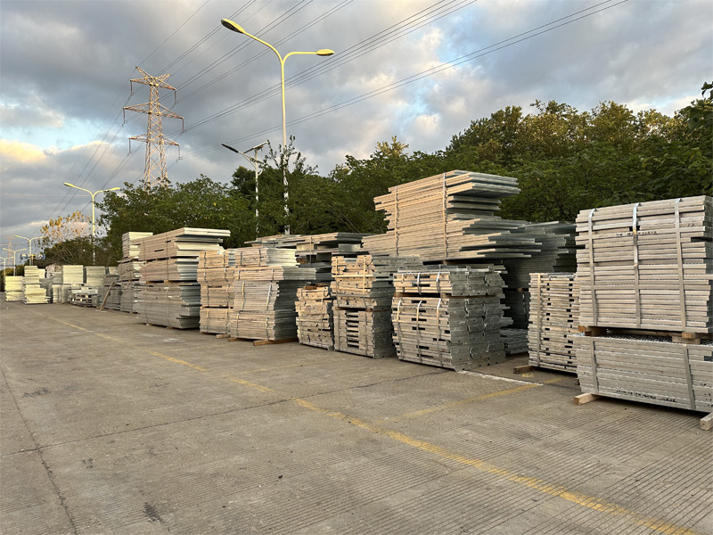 Guide de commande de grilles en acier