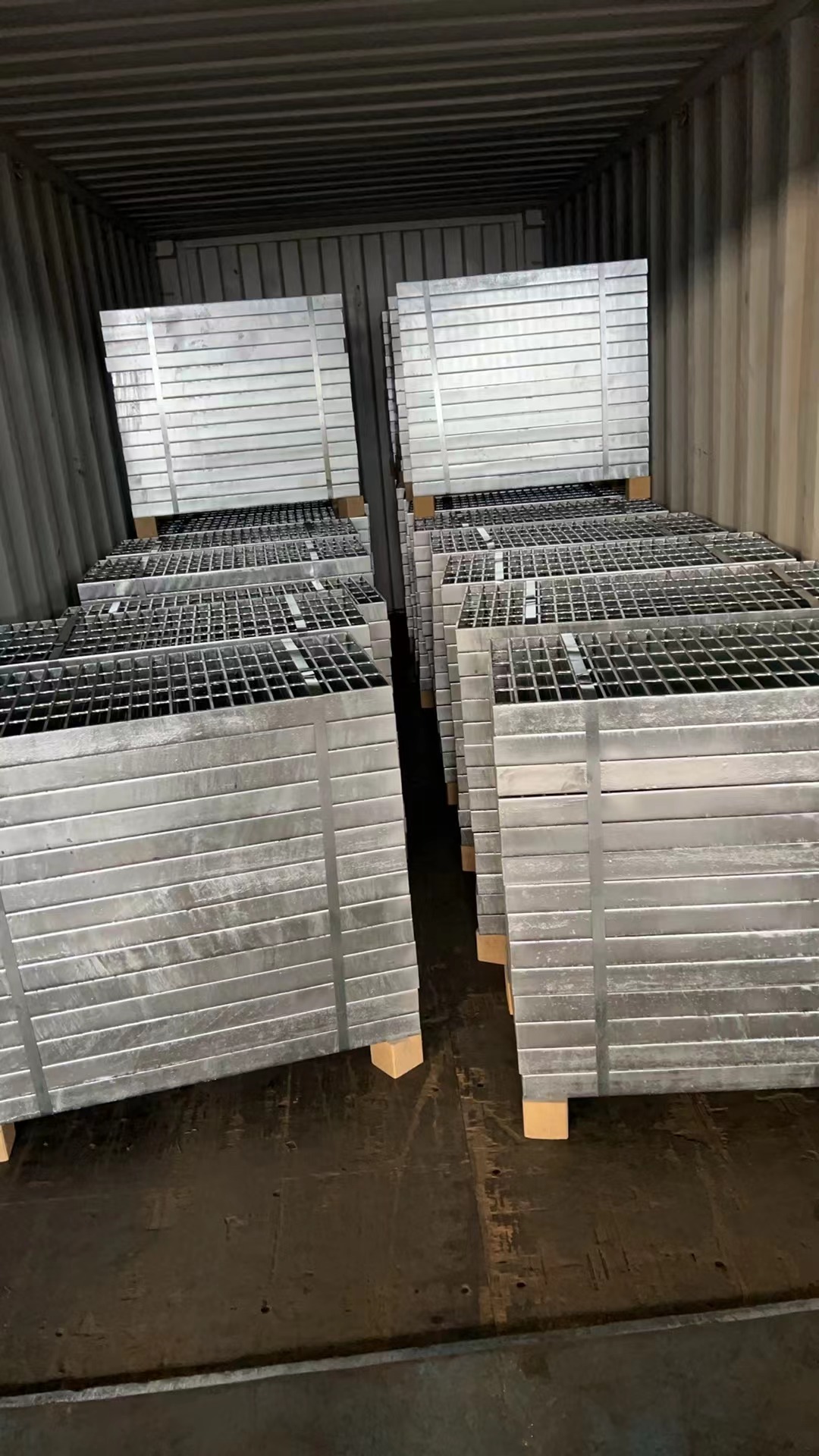 Guide de commande de grilles en acier