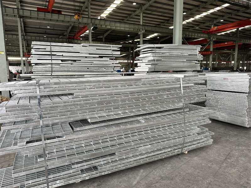 Guide de commande de grilles en acier