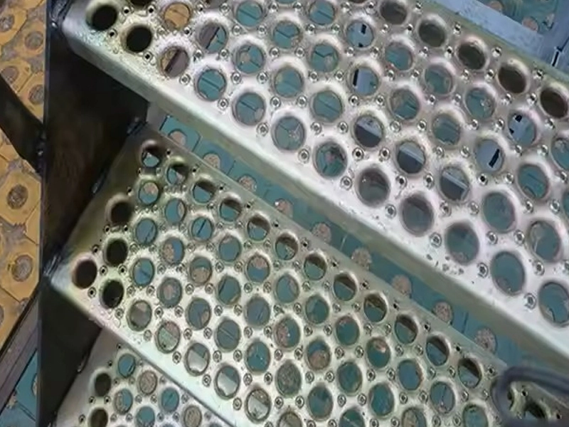 Grille à châssis O perforée