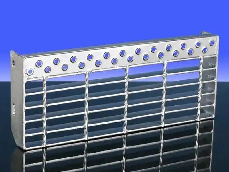 Pilastre T4 avec nez poinçonné