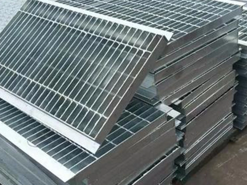 Grille de caniveau à chant biseauté