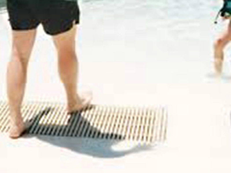 Surface antidérapante à semelle pieds nus