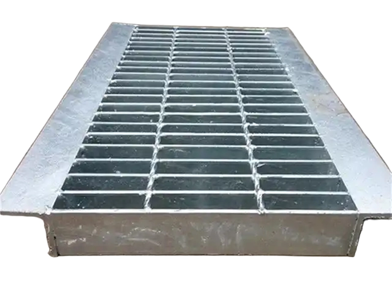 Grille de couverture de tranchée à bords angulaires
