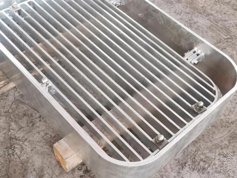Grille de prise d'eau de mer
