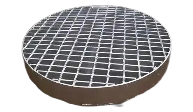 Grating en acier de forme spéciale