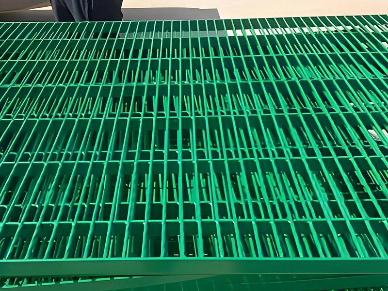 Grille en acier peint
