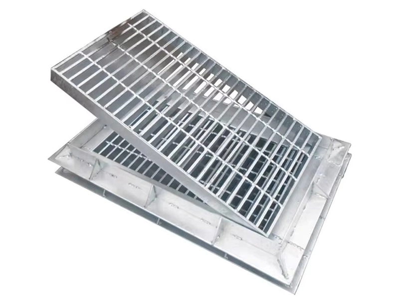 Grille de caniveau en acier ouvrable