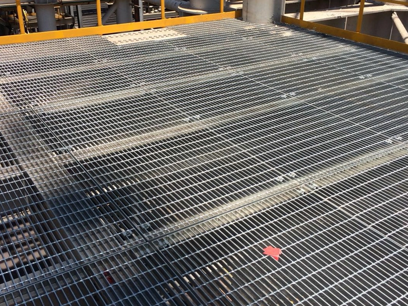 plateforme grillagée