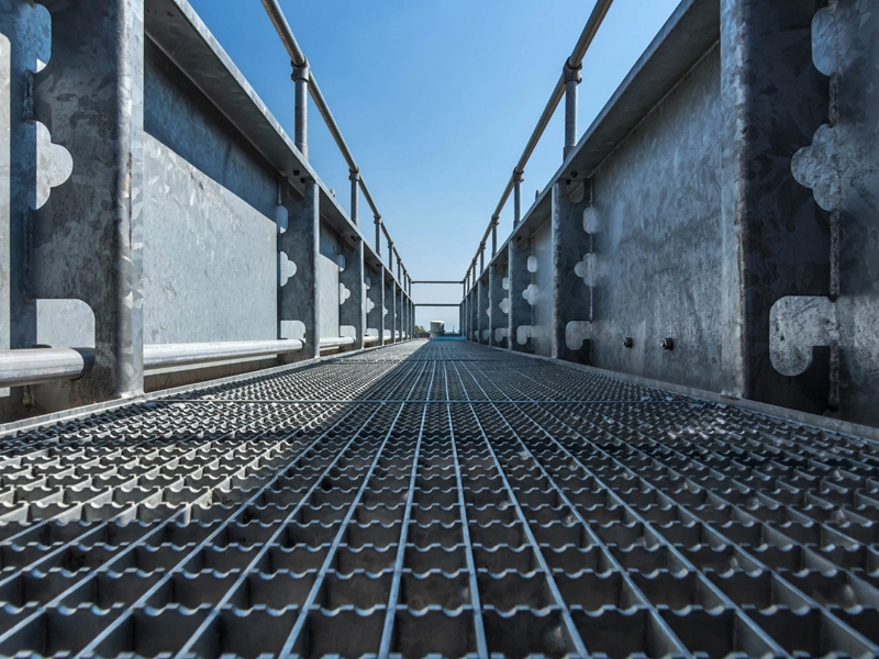 grille verrouillée pressée