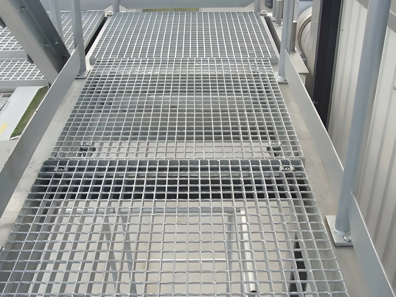 Gril cage verrouillé applicable pour passerelle de station d'épuration des eaux usées