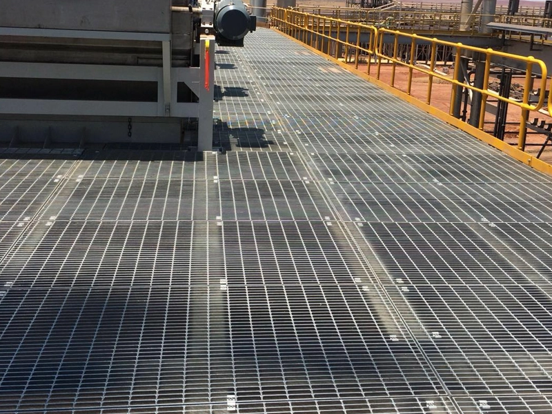 plateforme en caillebotis en acier