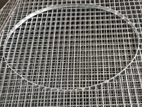 Grillage en acier découpé circulairement